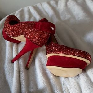Red bow tie pumps